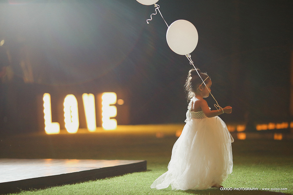 Axioo: That Sunshiny Retro Vibe